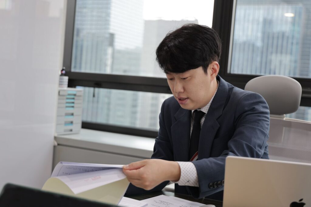 의제강간죄집행유예감형 상담하는 변호사